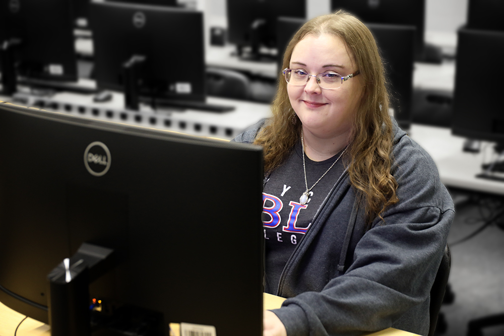 Jayme Horn in computer lab