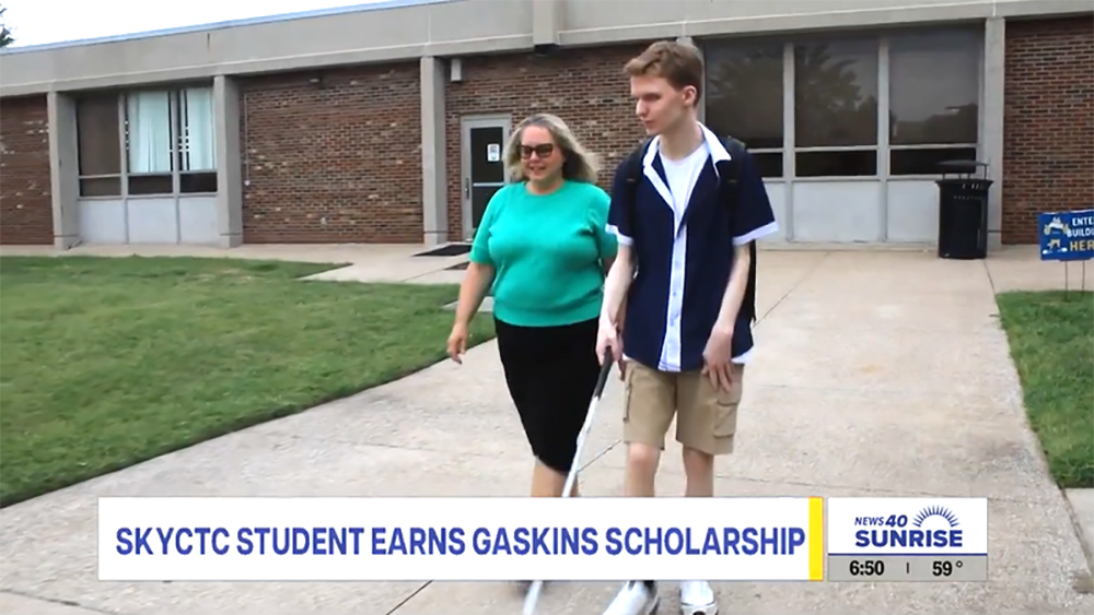 Carmen Gaskins and Jackson Blackford walking outside on SKYCTC Campus