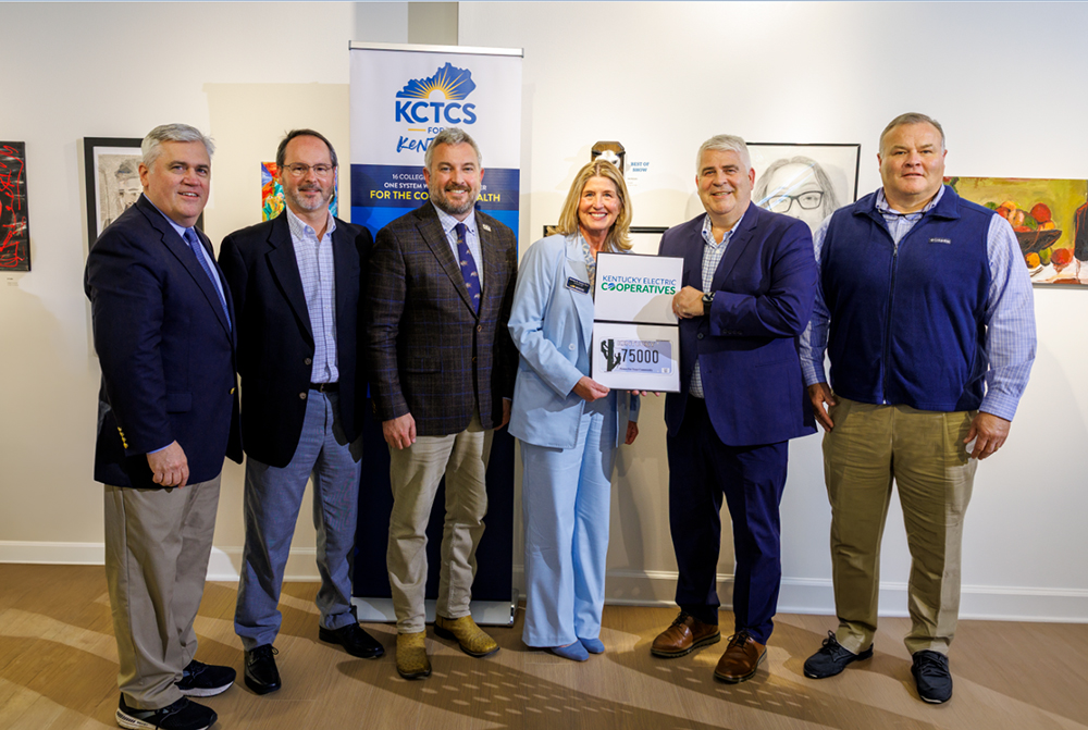 Four representatives from Kentucky Electric cooperatives presenting a check to KCTCS and SKYCTC Presidents